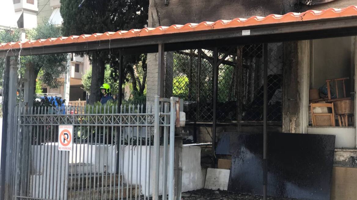 Περιστέρι: Φωτιά μετά από έκρηξη σε κατάστημα - Δείτε φωτογραφίες