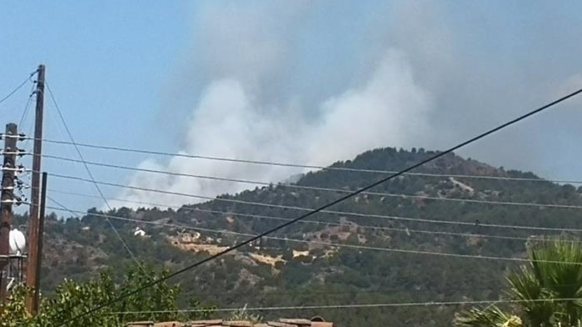 Κύπρος: Φωτιά στο Πέρα Πεδί Λεμεσού - Προληπτική εκκένωση σπιτιών