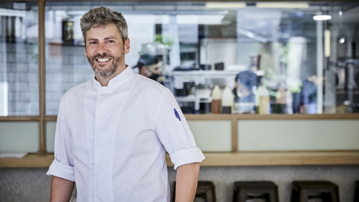 Γιατί όλοι μιλάνε για το νέο εστιατόριο του Μανώλη Παπουτσάκη στη Θεσσαλονίκη