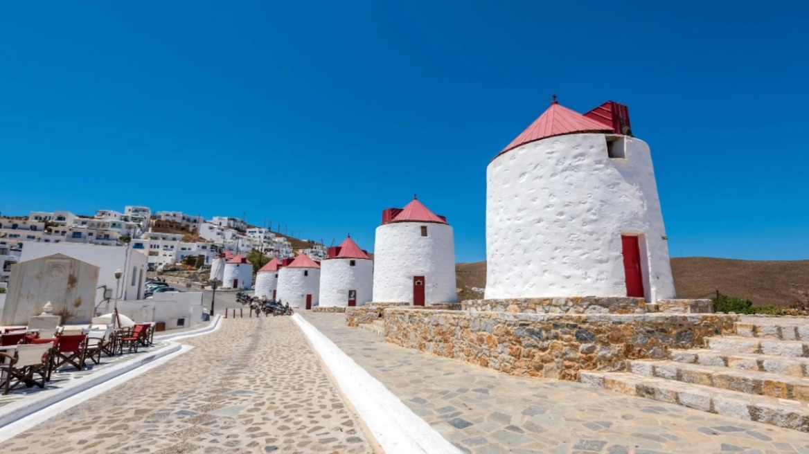 Πέντε λόγοι για να πάτε στην Αστυπάλαια τώρα