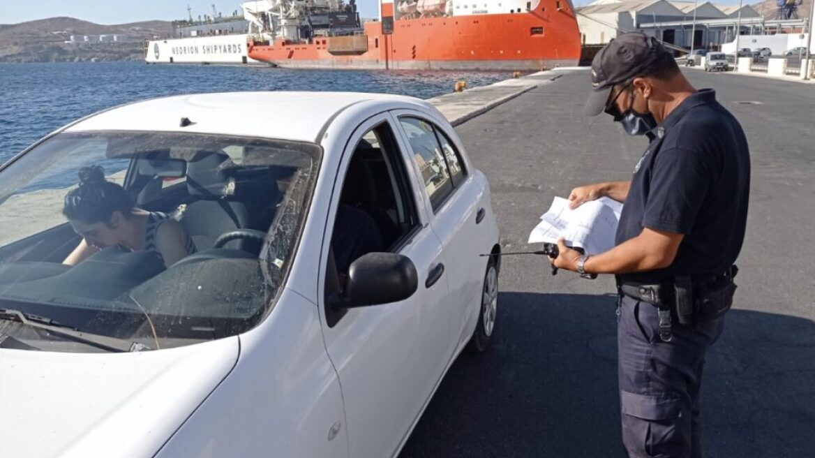Λιμάνι Σύρου: Αυστηροί έλεγχοι από το λιμενικό στους επιβάτες των πλοίων
