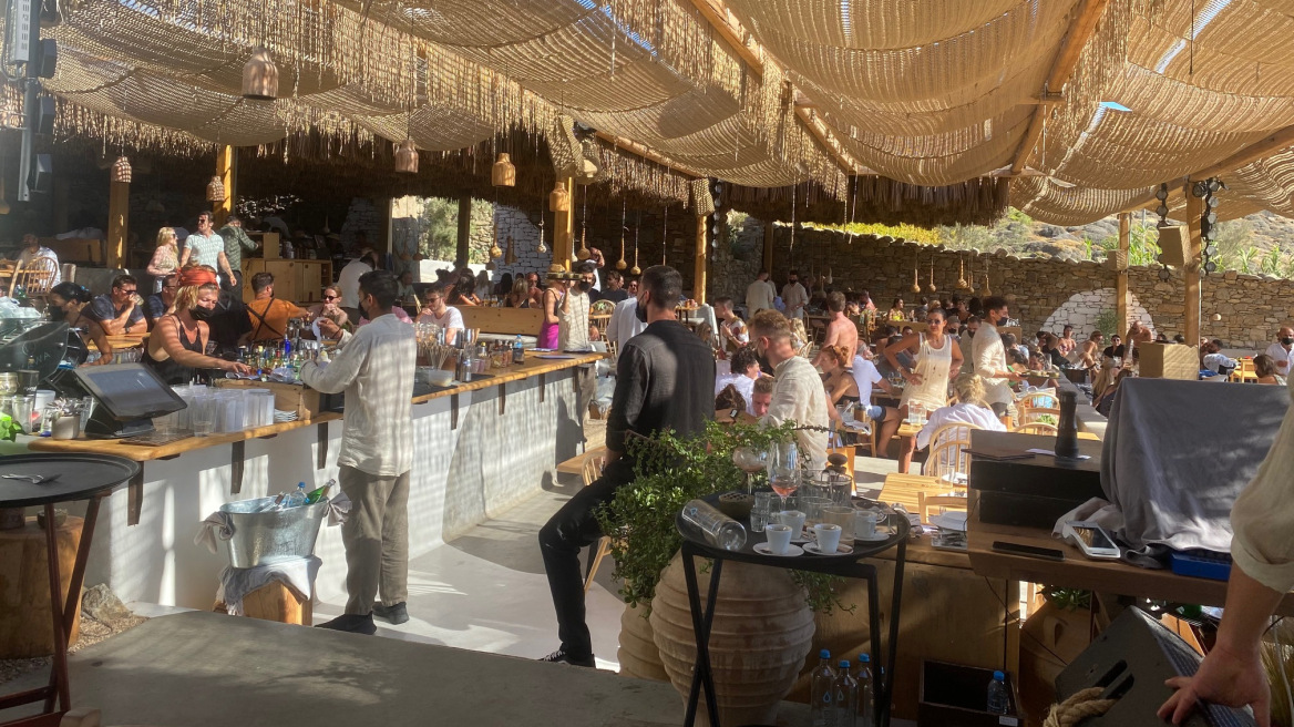 Μύκονος: «Σιωπητήριο» στο νησί και... τον τουρισμό, αλλά τα πάρτι σε βίλες καλά κρατούν - Τι λένε οι επιχειρηματίες