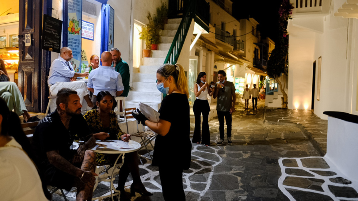 «Μοντέλο Μυκόνου» και σε Πάρο, Ίο, Σαντορίνη, Κρήτη; - Ποια νέα οριζόντια μέτρα έρχονται στον τουρισμό