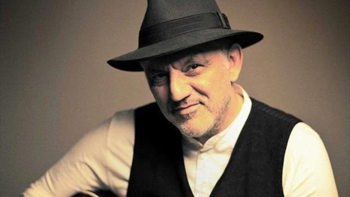 Ο Νίκος Πορτοκάλογλου έγινε παππούς και ποζάρει με τη νεογέννητη εγγονή του