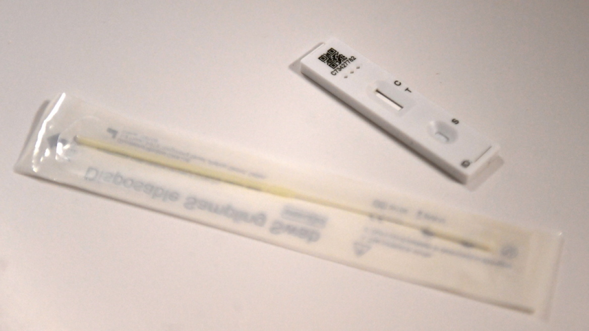 Δικάζεται ο φαρμακοποιός που συνελήφθη επ' αυτοφώρω για τα ψευδή rapid test