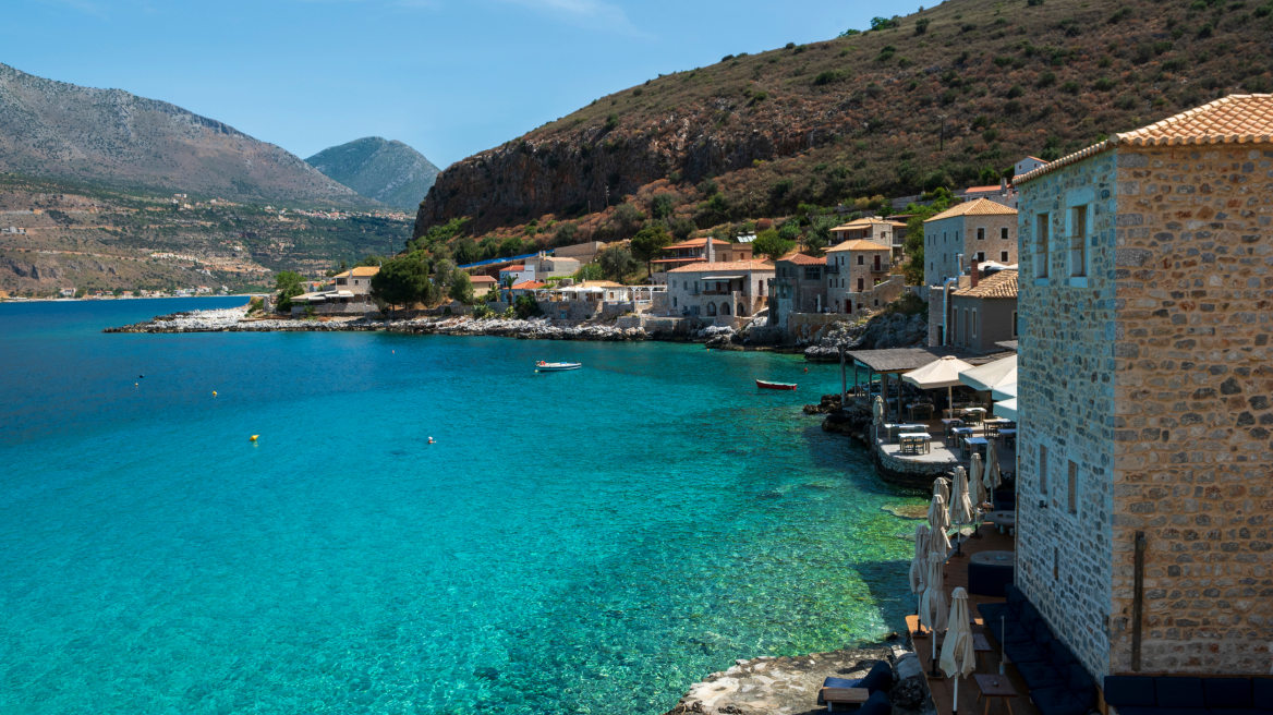 Μέσα Μάνη η ξερακιανή: Άγρια ομορφιά και βαθυγάλανα νερά