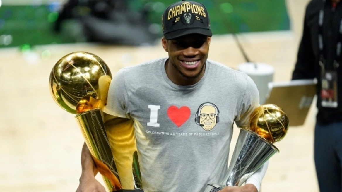 Η ιστορία πίσω από την μπλούζα του Γιάννη, ποιος είναι ο Τζιμ Πάσκε!