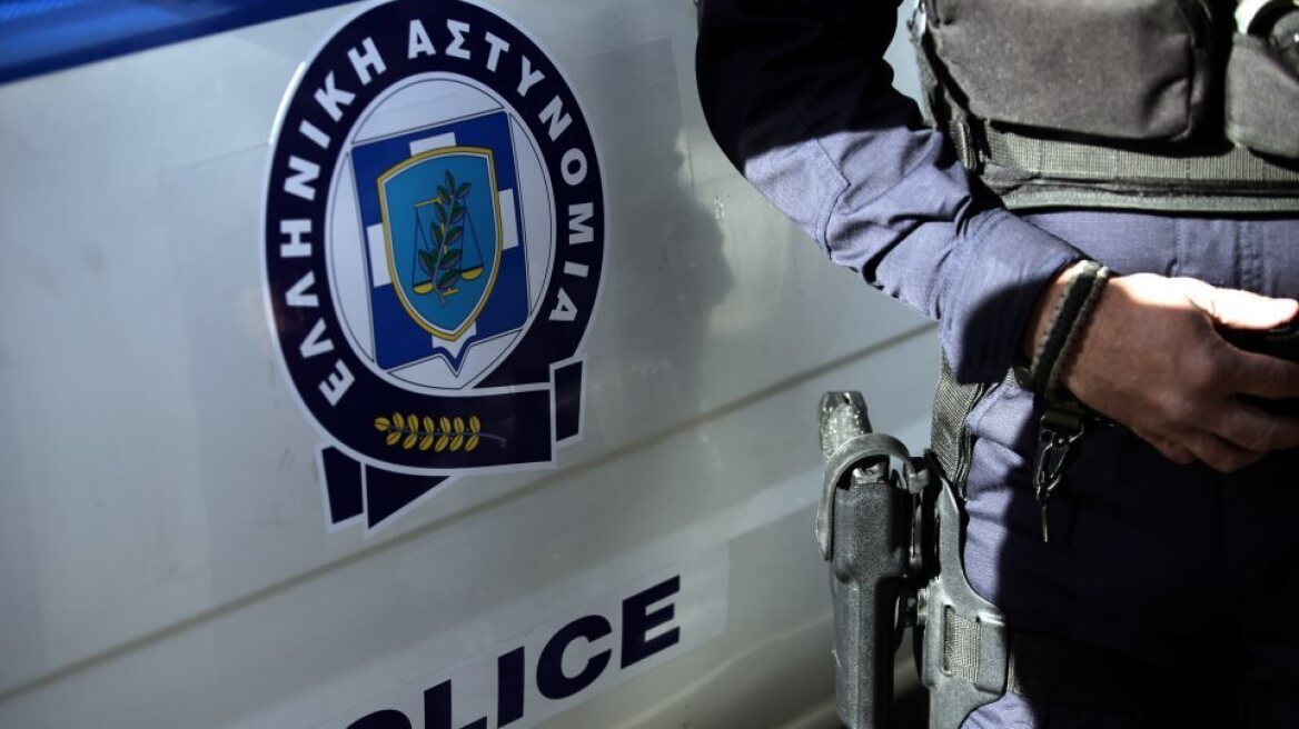 Συνελήφθη στη Γλυφάδα φυγόποινος απατεώνας - Το 2011 είχε προσπαθήσει να αγοράσει την ΑΕΚ