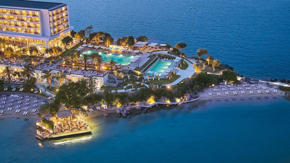 To πολυτελές resort της Κέρκυρας που αποτελεί την επιτομή της όμορφης ζωής