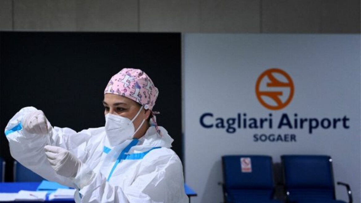 Ιταλικά ΜΜΕ: Η κυβέρνηση θα επιβάλλει «πράσινο πάσο» για επιβίβαση σε πλοία, τρένα και αεροπλάνα