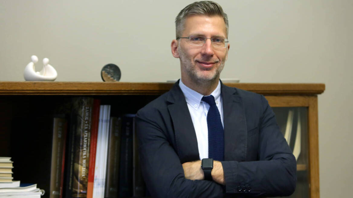 Κορωνοϊός - Σκέρτσος: Στο 3ο κύμα με 25.355 ενεργά κρούσματα είχαμε 813 διασωληνωμένους, μετά τον εμβολιασμό με 24.353, έχουμε 125