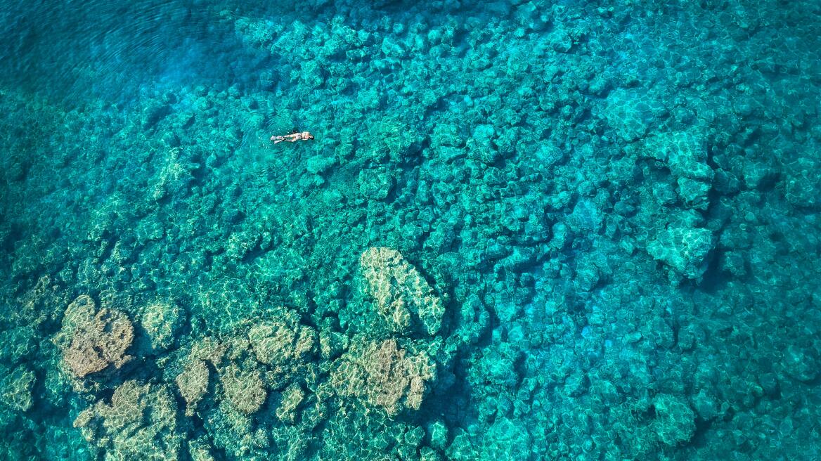 Ψιλή άμμος και ζεστά νερά -5 παραλίες στη Ρόδο για αξέχαστες βουτιές