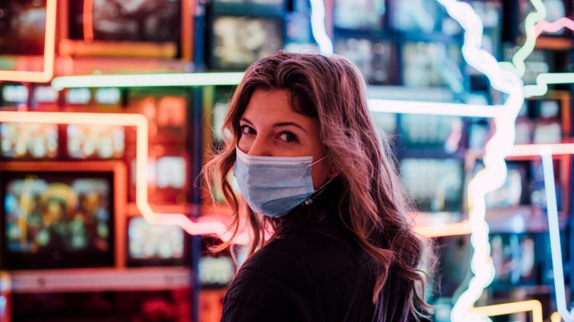 Κορωνοϊός – Συμπτώματα: Πόσο διαφορετικά είναι σύμφωνα με την ηλικία και το φύλο