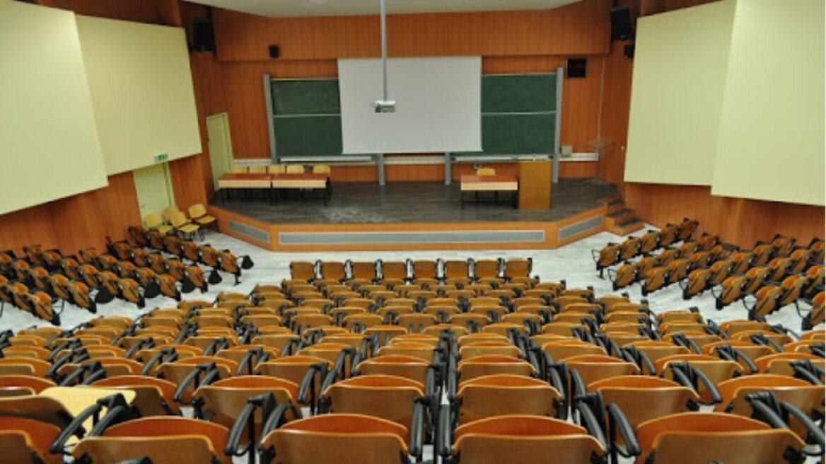 Σενεγάλη: Φοιτητής ντύθηκε... γυναίκα, πήγε να δώσει εξετάσεις για τη φίλη του και φυλακίστηκε!