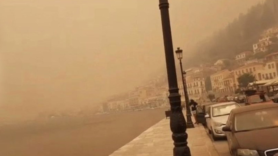 Φωτιά στη Μάνη: Επιχείρηση του Λιμενικού για απεγκλωβισμό δέκα ατόμων από την παραλία Βαθύ Γυθείου 