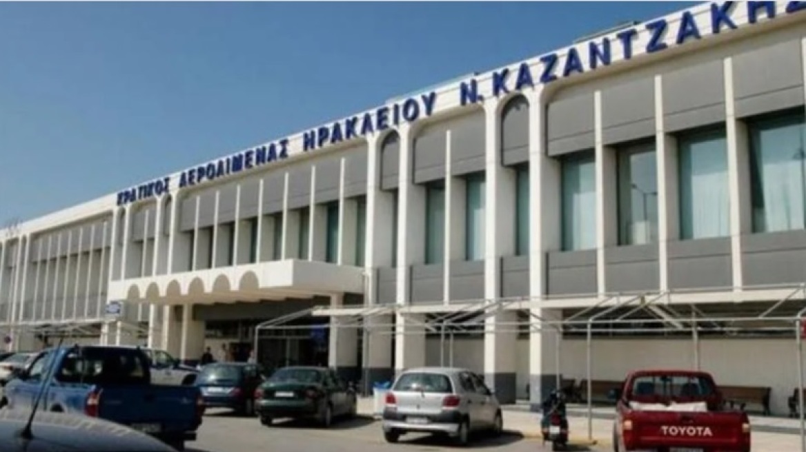 Χειροπέδες σε 21 αλλοδαπούς στα αεροδρόμια Ηρακλείου και Χανιών - Επιχείρησαν να ταξιδέψουν με πλαστά έγγραφα