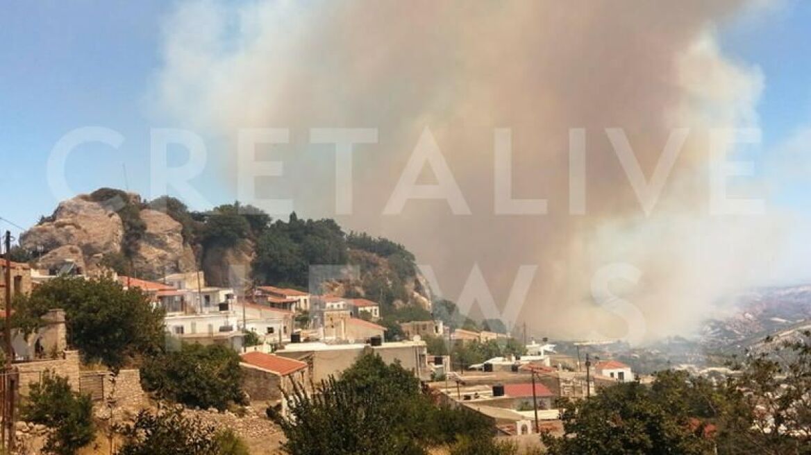 Κρήτη: Φωτιά σε γεωργική έκταση στον Άγιο Θωμά - Δείτε βίντεο και φωτογραφίες