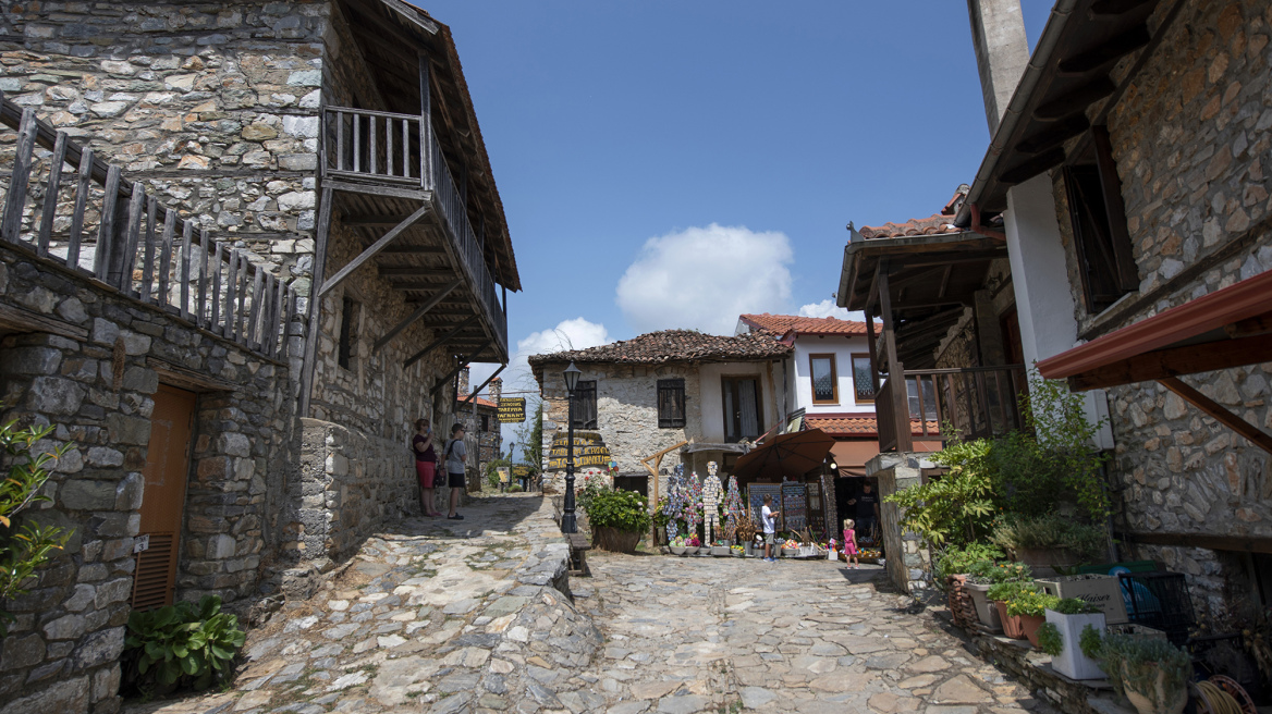 Παλαιός Παντελεήμονας: Ένα χωριό σαν σκηνικό ταινίας