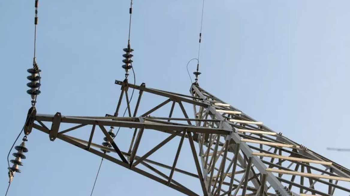 Ζημιές άνω των 20 - 25 εκατ. ευρώ έφεραν στο δίκτυο διανομής ρεύματος οι πυρκαγιές