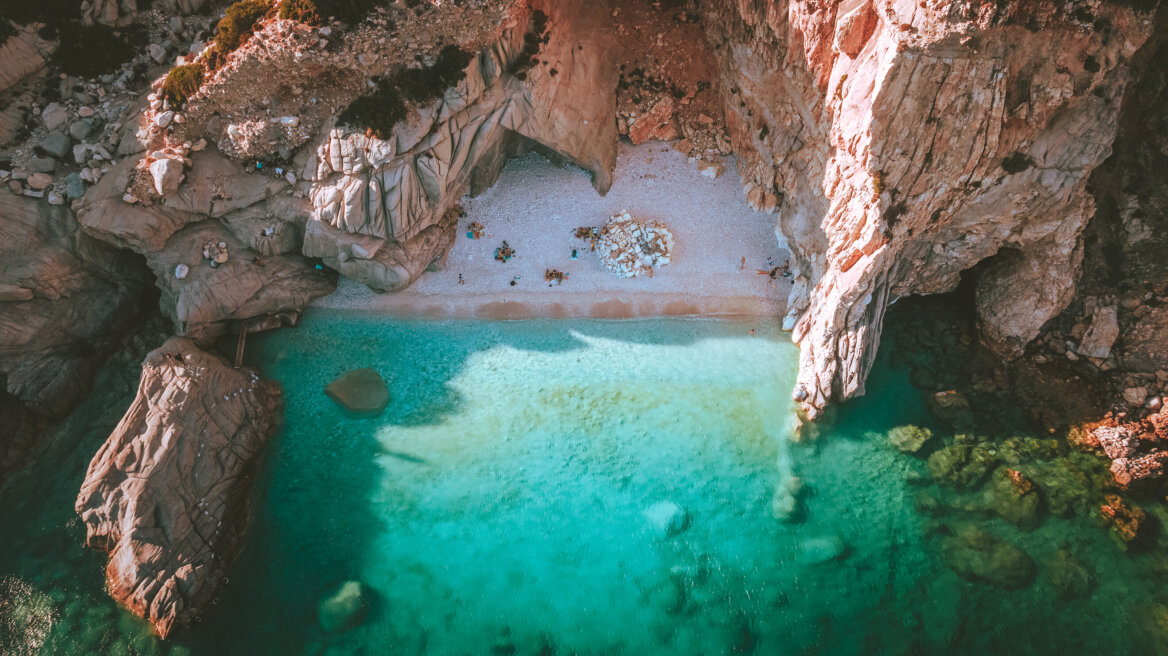 5 παραλίες στην Ικαρία που προκαλούν για βουτιά