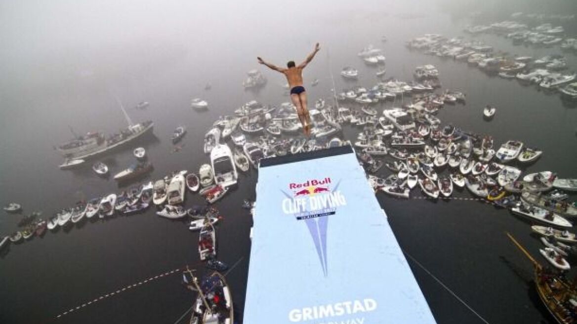 Νορβηγία: Βουτιές από την οροφή της όπερας στο Όσλο - Δείτε βίντεο