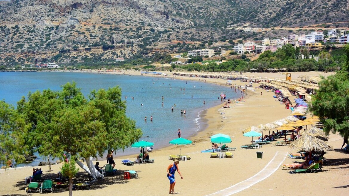Χανιά: Μια 53χρονη τουρίστρια βρέθηκε νεκρή σε ξαπλώστρα στην παραλία Παλαιόχωρας