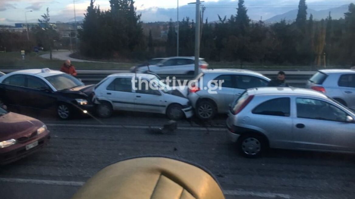 Καραμπόλα έξι οχημάτων στον περιφερειακό της Θεσσαλονίκης