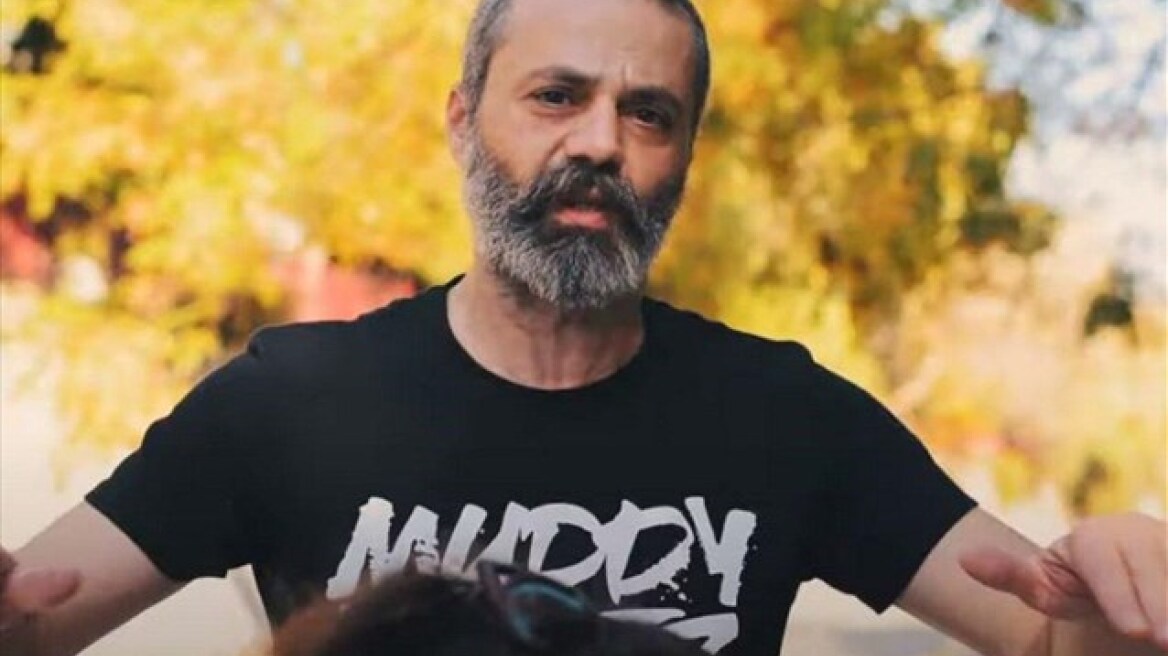 Οδυσσέας Τσιαμπόκαλος: Ποιος ήταν ο ράπερ που χτυπήθηκε θανάσιμα και εγκαταλείφθηκε  στην άσφαλτο - Βίντεο