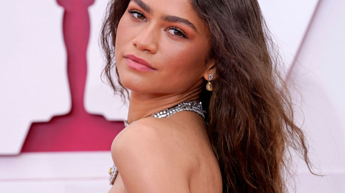 Η Zendaya ήταν καλεσμένη σε γάμο και ξέρουμε τι φόρεσε