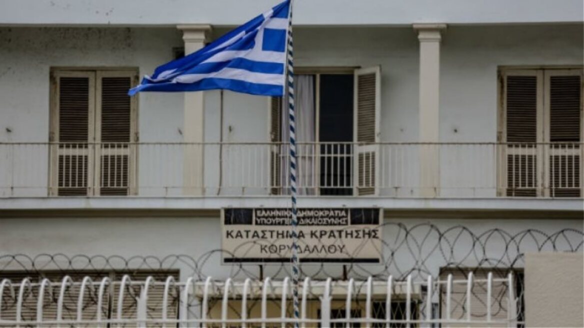 Φυλακές Κορυδαλλού: 27χρονη προσπάθησε να περάσει ναρκωτικά στον σύντροφό της μέσα σε παντόφλες