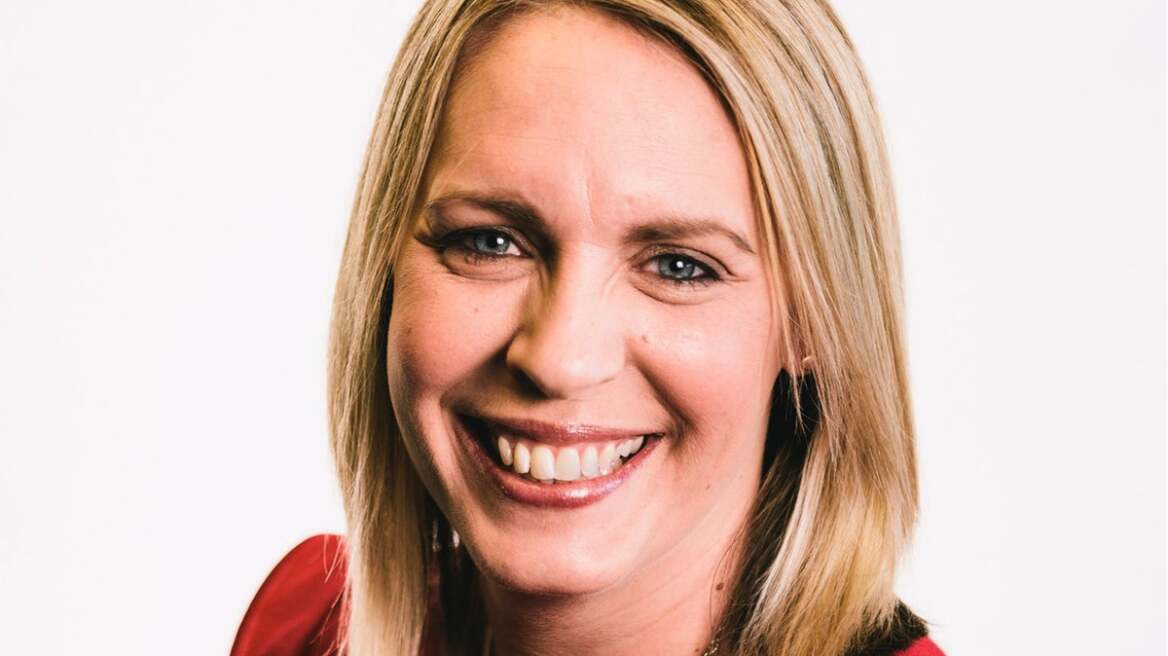 Lisa Shaw: Από επιπλοκές του εμβολίου της AstraZeneca πέθανε η ραδιοφωνική παραγωγός του BBC