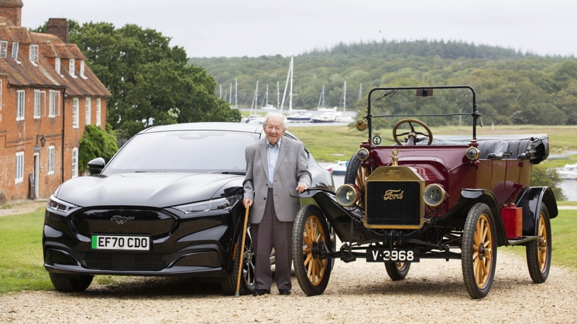 Fordάκιας ετών 101, κάνει βόλτα με Mustang Mach-E