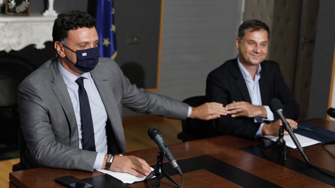 Θεοχάρης σε Κικίλια: «Μπροστά σου έχεις έναν αγώνα που δεν λήγει ποτέ»