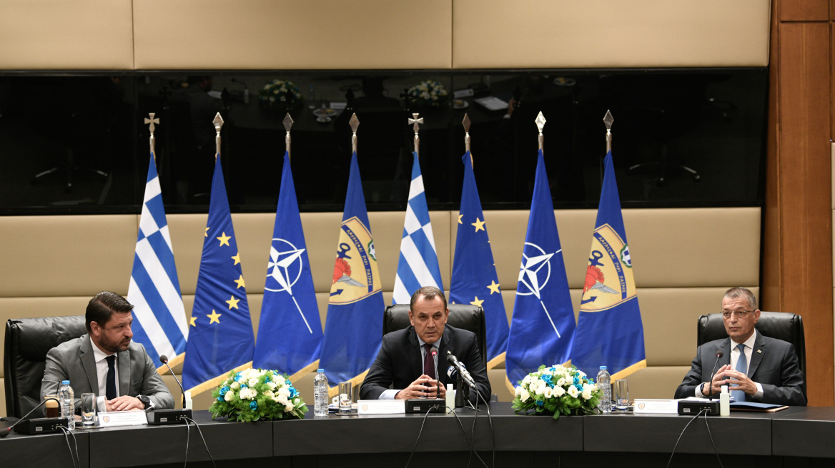 Παράδοση από Στεφανή σε Χαρδαλιά: Οι αγκαλιές, τα θερμά λόγια και ο Άλκης Jr    