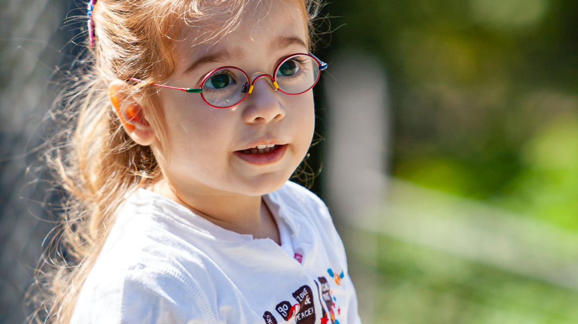 Όραση: Τρεις περιπτώσεις που τα παιδιά χρειάζονται οπωσδήποτε γυαλιά