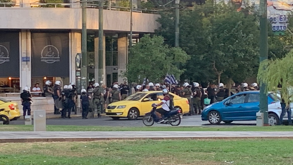 Μικρή Αμάλ: Επεισόδια στο Μεταξουργείο - Συγκεντρώθηκαν ομάδες ακροδεξιών και αντιεξουσιαστών 