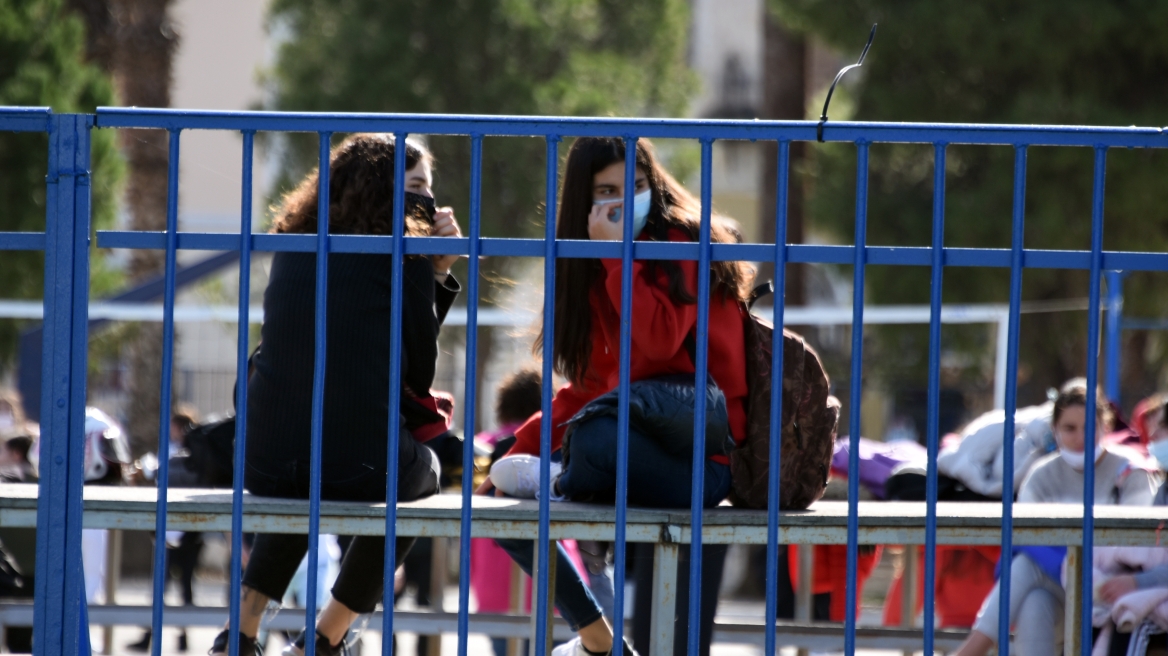 Σχολεία-Νέα εγκύκλιος: Δεν θα μετράνε οι απουσίες των μαθητών την ημέρα του εμβολιασμού τους