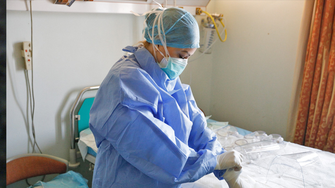 Κορωνοϊός: Με 2 rapid test την εβδομάδα και μάσκα KN95 επιστρέφουν στο ΕΣΥ οι ανεμβολίαστοι υγειονομικοί