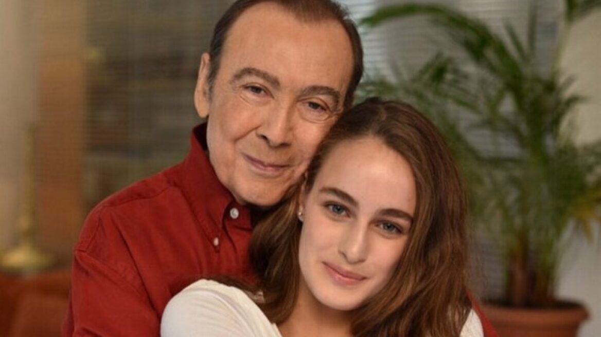 Η Μαρία Βοσκοπούλου επέστρεψε στη δουλειά δύο μήνες μετά το θάνατο του μπαμπά της