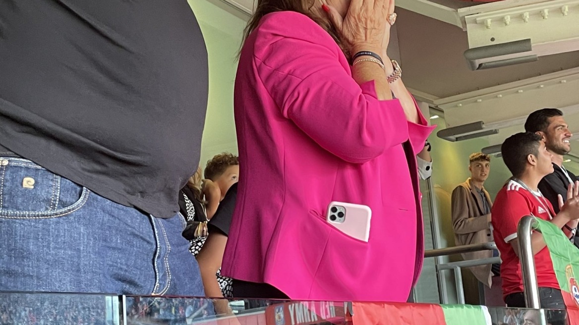 Μάντσεστερ Γιουνάιτεντ: Δάκρυσε στην εξέδρα η μητέρα του Κριστιάνο Ρονάλντο 