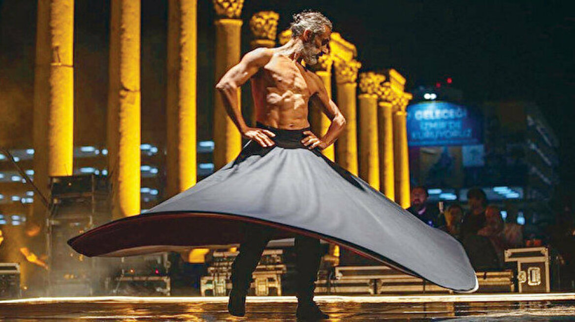 Ημίγυμνος δερβίσης «σκανδαλίζει» την Τουρκία 