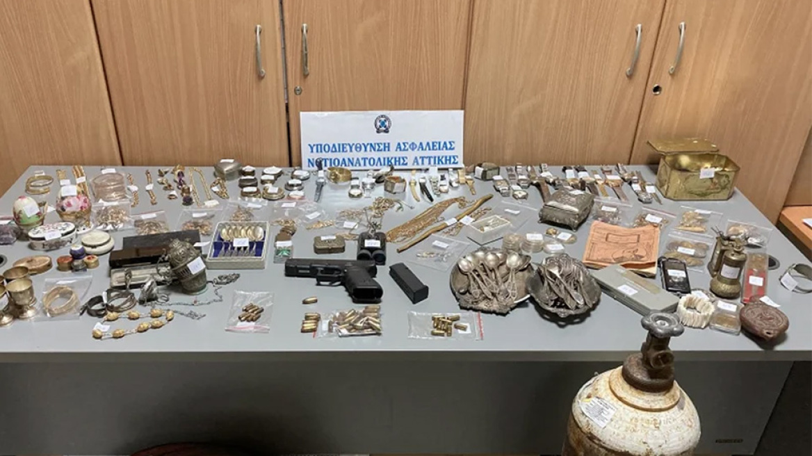 Συμμορία στα νότια προάστια: Η μεγάλη «μπάζα» της Βουλιαγμένης, η μάνα-δολοφόνος και η σύλληψη του διαρρήκτη γιου