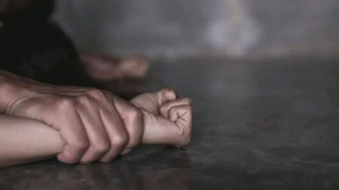 Λάρισα: Καθηγήτρια κατήγγειλε τον προϊστάμενό της για βιασμό