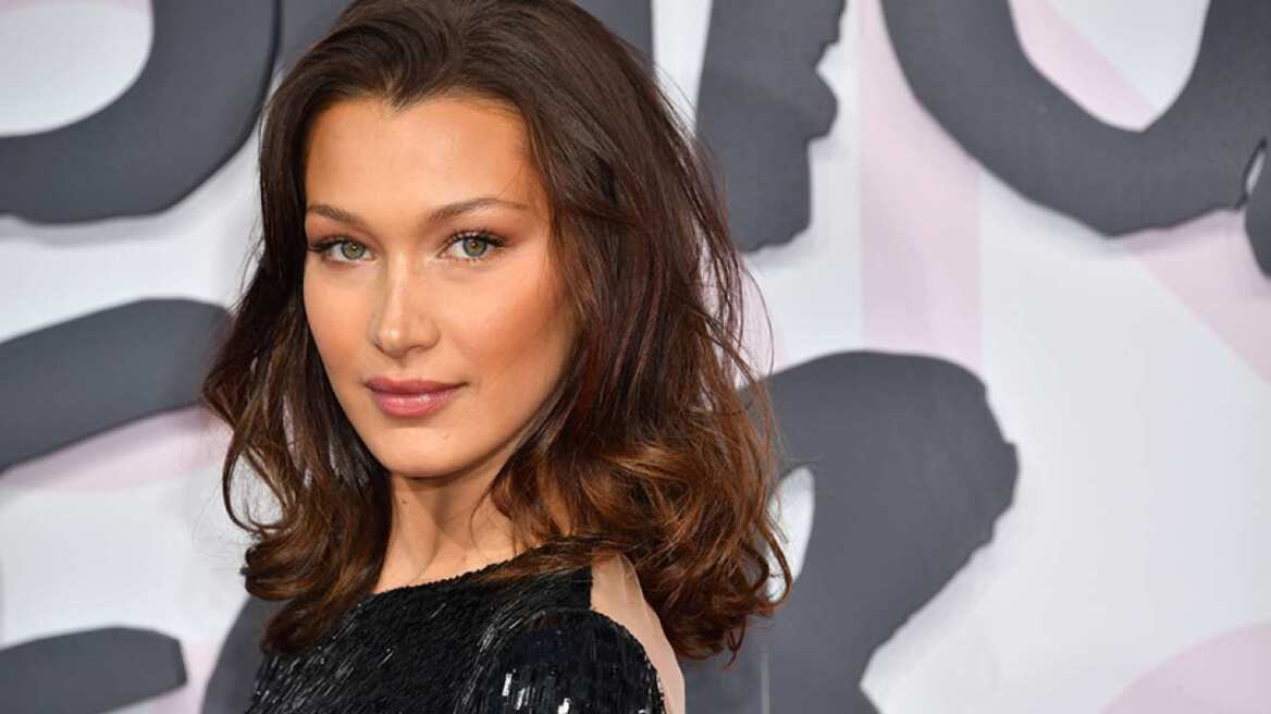 Η Μπέλα Χαντίντ απαντά στις φήμες με μία φωτογραφία:  «Για όσους ανησύχησαν, έχω εμβολιαστεί»