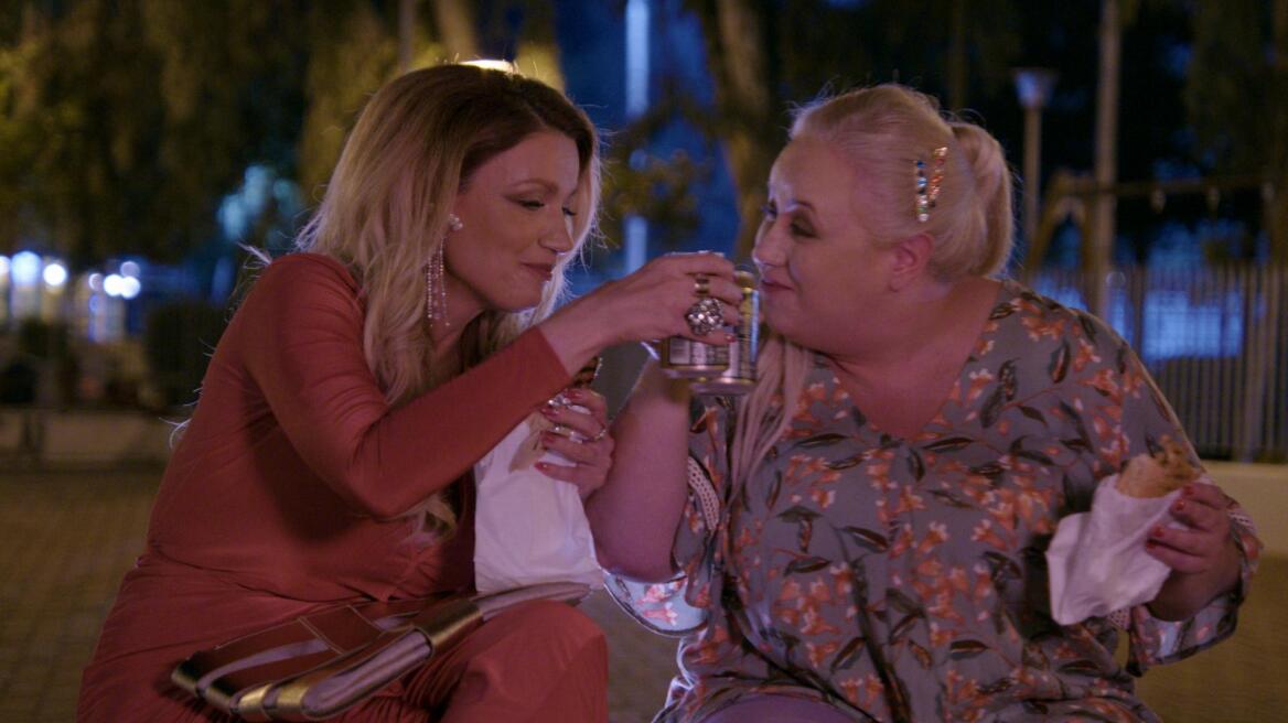 Άσε μας ρε μαμά: Συγκρούσεις, έρωτες και πολλές ανατροπές στη νέα οικογενειακή σειρά του Alpha 