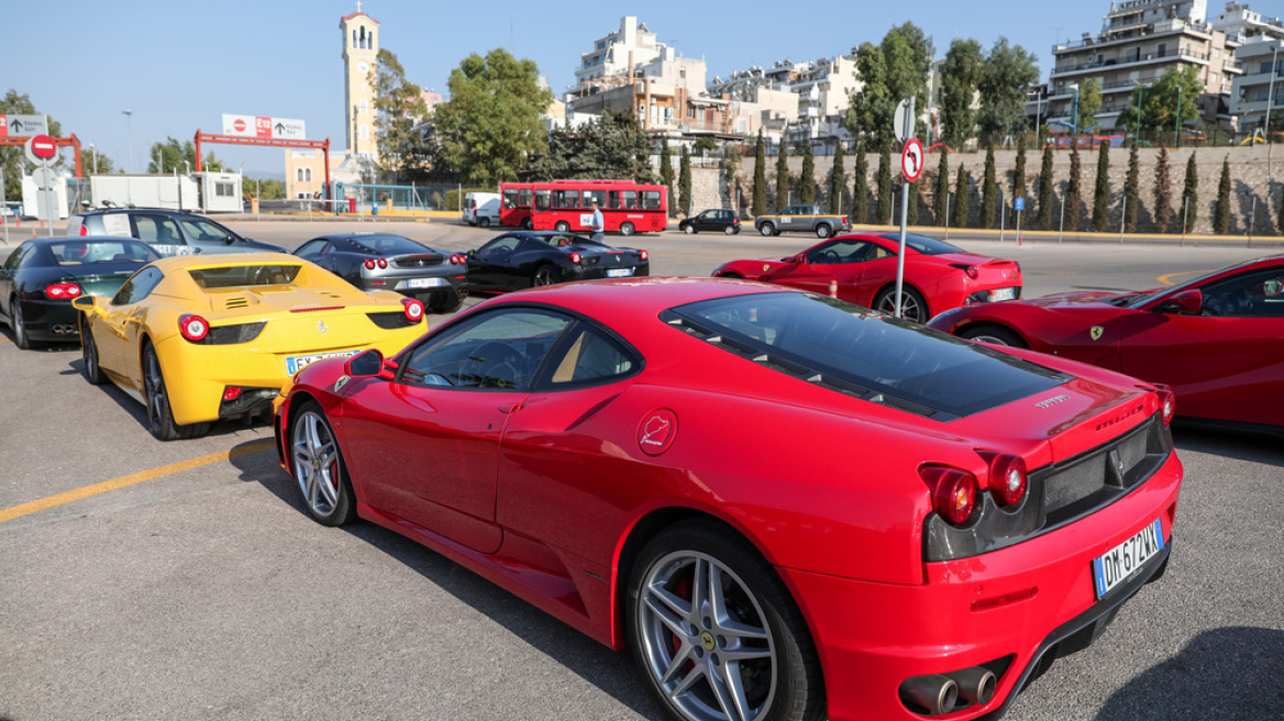 Ο Πειραιάς «πλημμύρισε» από Ferrari - Δείτε βίντεο και φωτογραφίες 