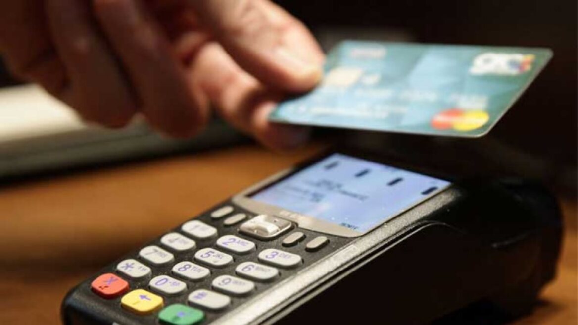 Κάρτα και για αγορές των €2 – Με χρεωστική σχεδόν το 50% των συναλλαγών