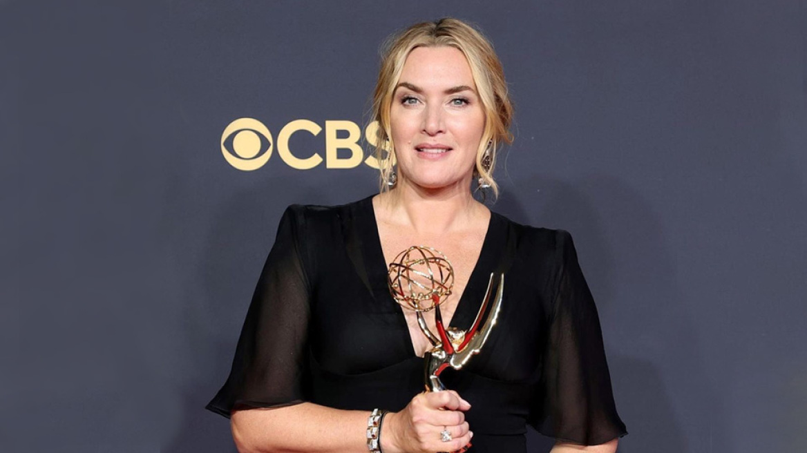 Κέιτ Γουίνσλετ: Παρέλαβε το Emmy της και η χαρά της δεν κρύβεται  