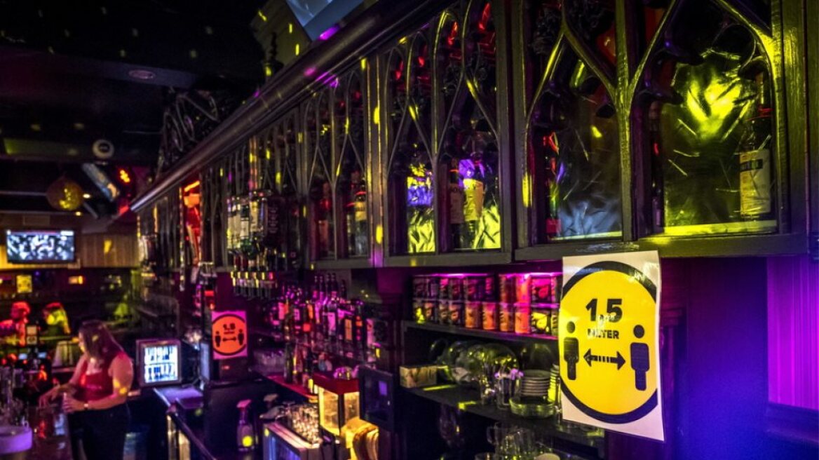 Ολλανδία: Μόνο με πιστοποιητικό εμβολιασμού... στις τουαλέτες των μπαρ