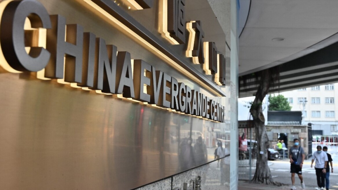 Evergrande: Αδυνατεί να πουλήσει περιουσιακά στοιχεία για να μειώσει το χρέος – «Μεμονωμένη περίπτωση» λέει το Πεκίνο